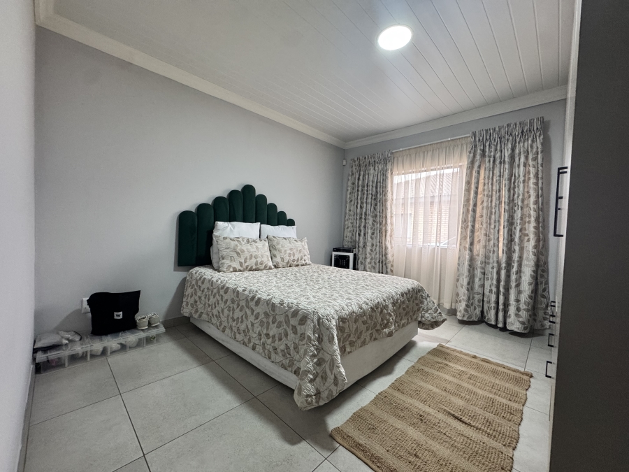 To Let 2 Bedroom Property for Rent in Flamwood North West